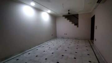 Room in 3.5 BHK Apartment at Sarita Vihar – for Sale