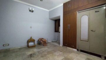 Room in 3.5 BHK Apartment at Sarita Vihar – for Sale