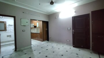 Room in 3.5 BHK Apartment at Sarita Vihar – for Sale