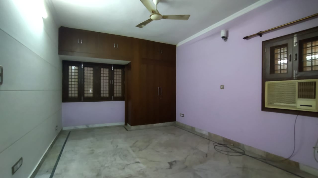 3.5 BHK Apartment For Sale in Sarita Vihar
