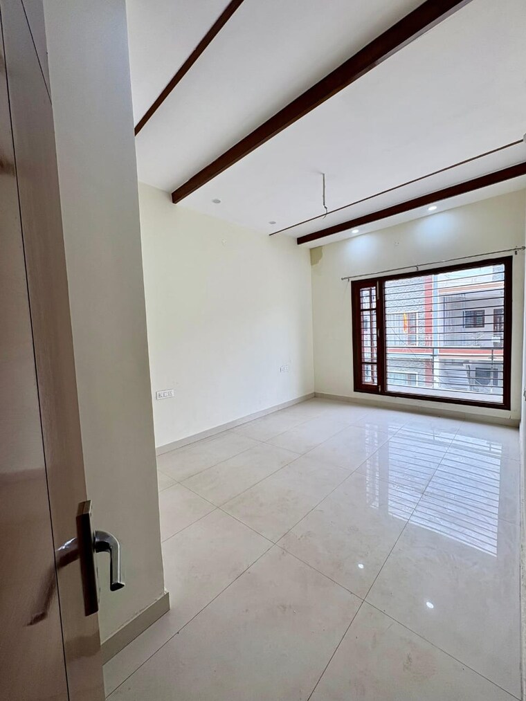 Room, sector 124 3 Bedroom 110 Sq.Yd. Independent House In Sector 124 Mohali 9067027