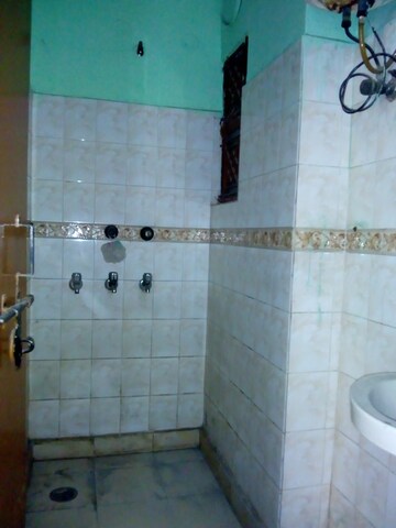 Bathroom in 1 BHK Apartment at Sarita Vihar – for Rent
