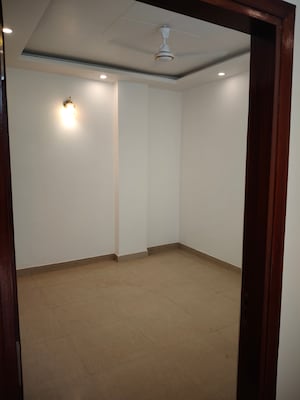 Room in 1 BHK Builder Floor at Govindpuri – for Sale