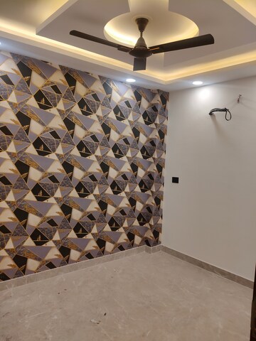 Parking in 3 BHK Builder Floor at Govindpuri – for Rent