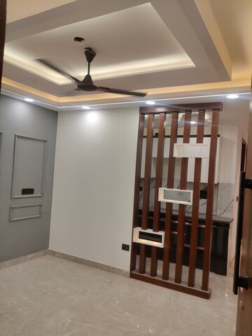 Room in 3 BHK Builder Floor at Govindpuri – for Rent