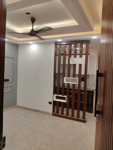 Room in 3 BHK Builder Floor at Govindpuri – for Rent