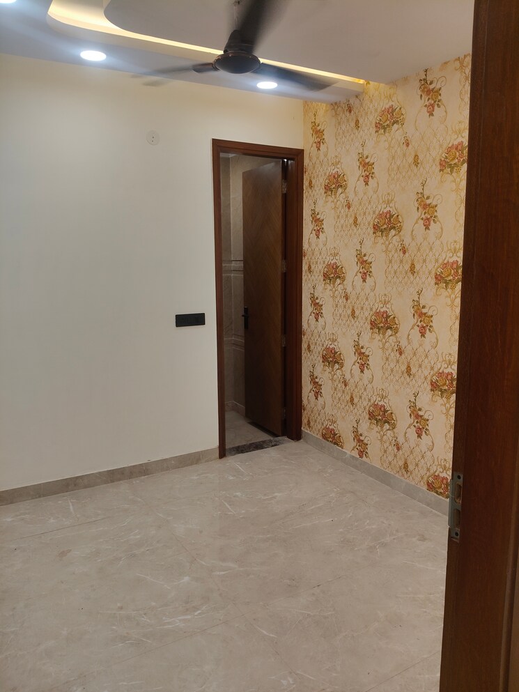 Room, govindpuri 3 Bedroom 900 Sq.Ft. Builder Floor In Govindpuri Delhi 9067120