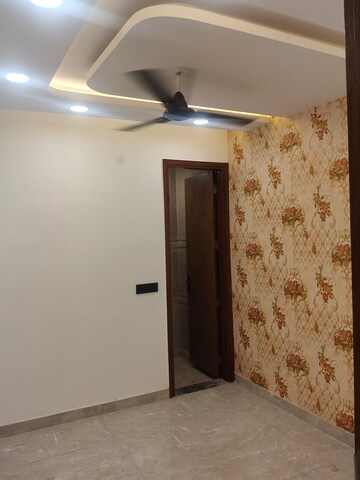 Room in 3 BHK Builder Floor at Govindpuri – for Rent