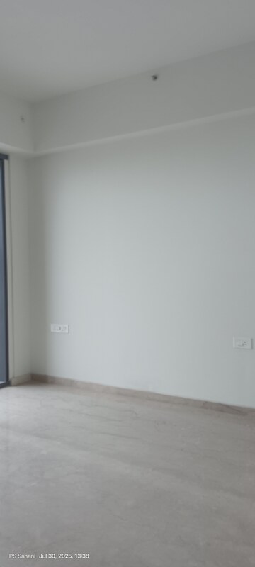 Room in 2 BHK Apartment at Lodha Sterling, Kolshet Road – for Rent