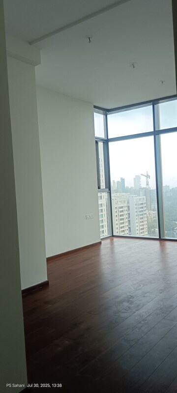 Room in 2 BHK Apartment at Lodha Sterling, Kolshet Road – for Rent