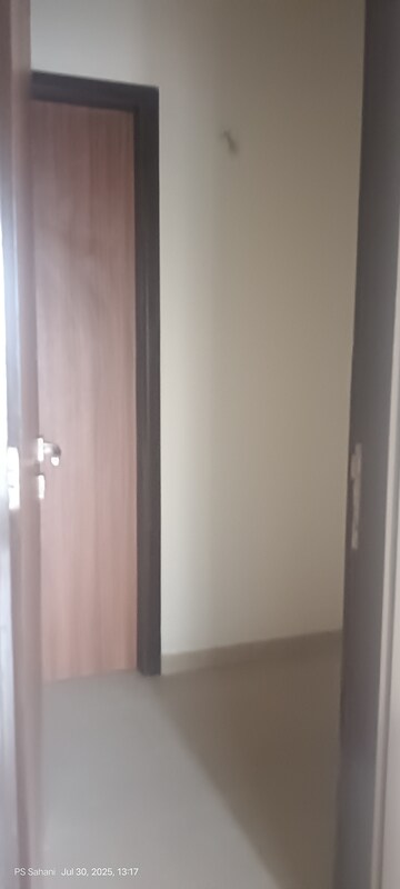 Room in 2 BHK Apartment at Lodha Sterling, Kolshet Road – for Rent