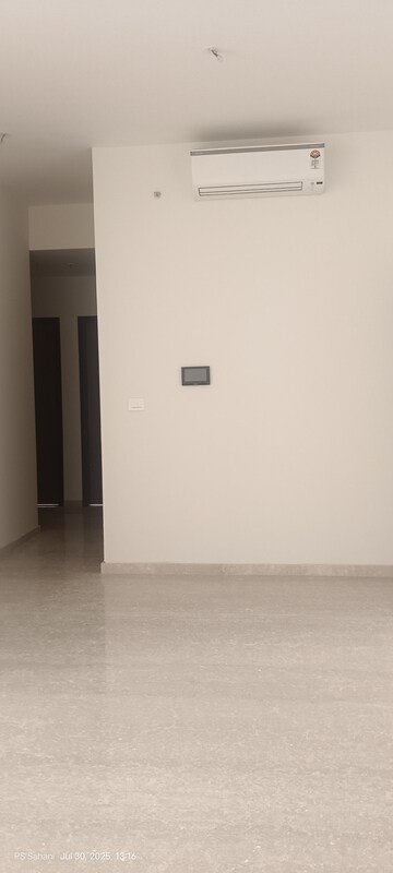 Room in 2 BHK Apartment at Lodha Sterling, Kolshet Road – for Rent