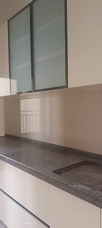 Room in 2 BHK Apartment at Lodha Sterling, Kolshet Road – for Rent