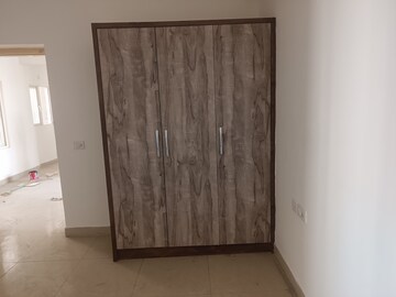 Room in 4 BHK Apartment at Parx Laureate, Sector 108 – for Rent