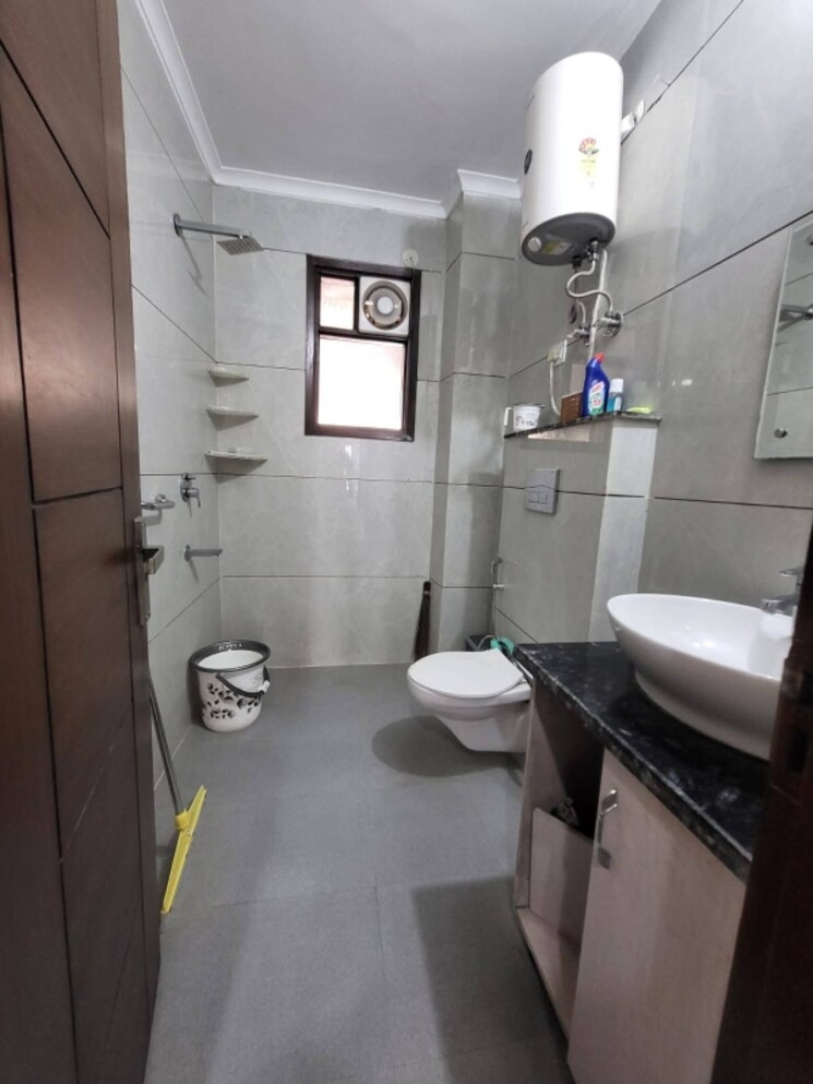 Bathroom, freedom fighters enclave 2 Bedroom 950 Sq.Ft. Apartment In Freedom Fighters Enclave Delhi 9067159