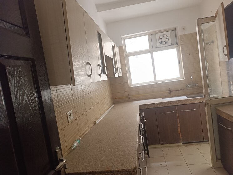 Bathroom, parx-laureate 4 Bedroom 3850 Sq.Ft. Apartment In Sector 108 Noida 9067178