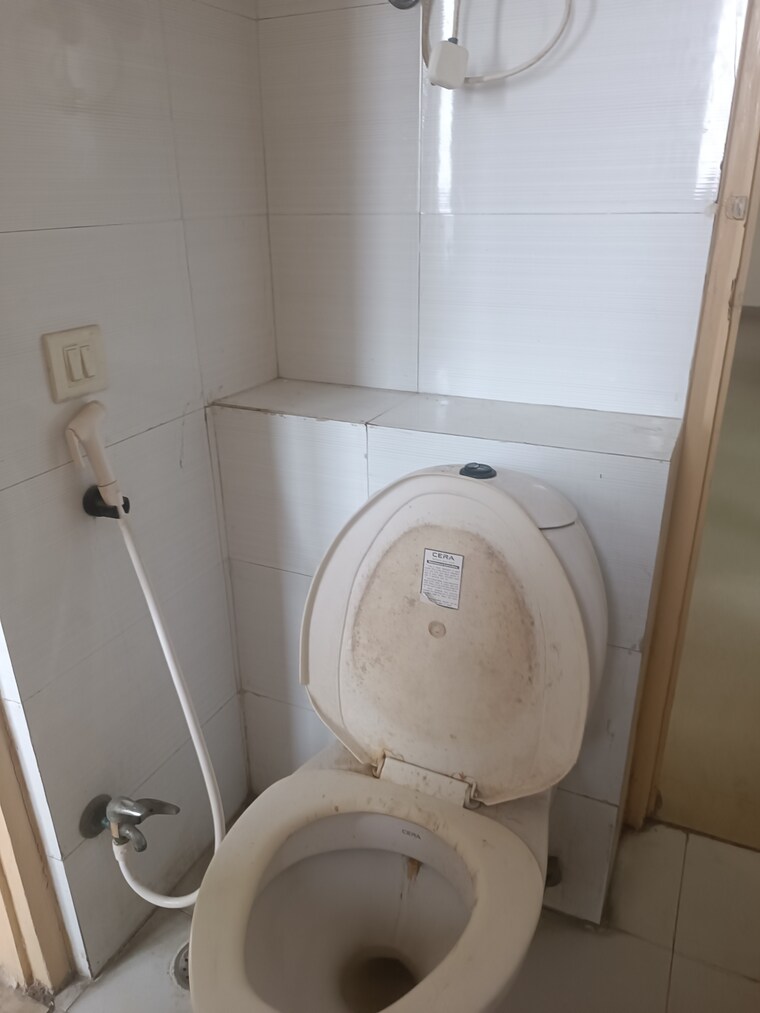 Bathroom, parx-laureate 4 Bedroom 4545 Sq.Ft. Apartment In Sector 108 Noida 9067181