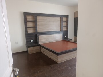 Room in 4 BHK Apartment at Parx Laureate, Sector 108 – for Sale