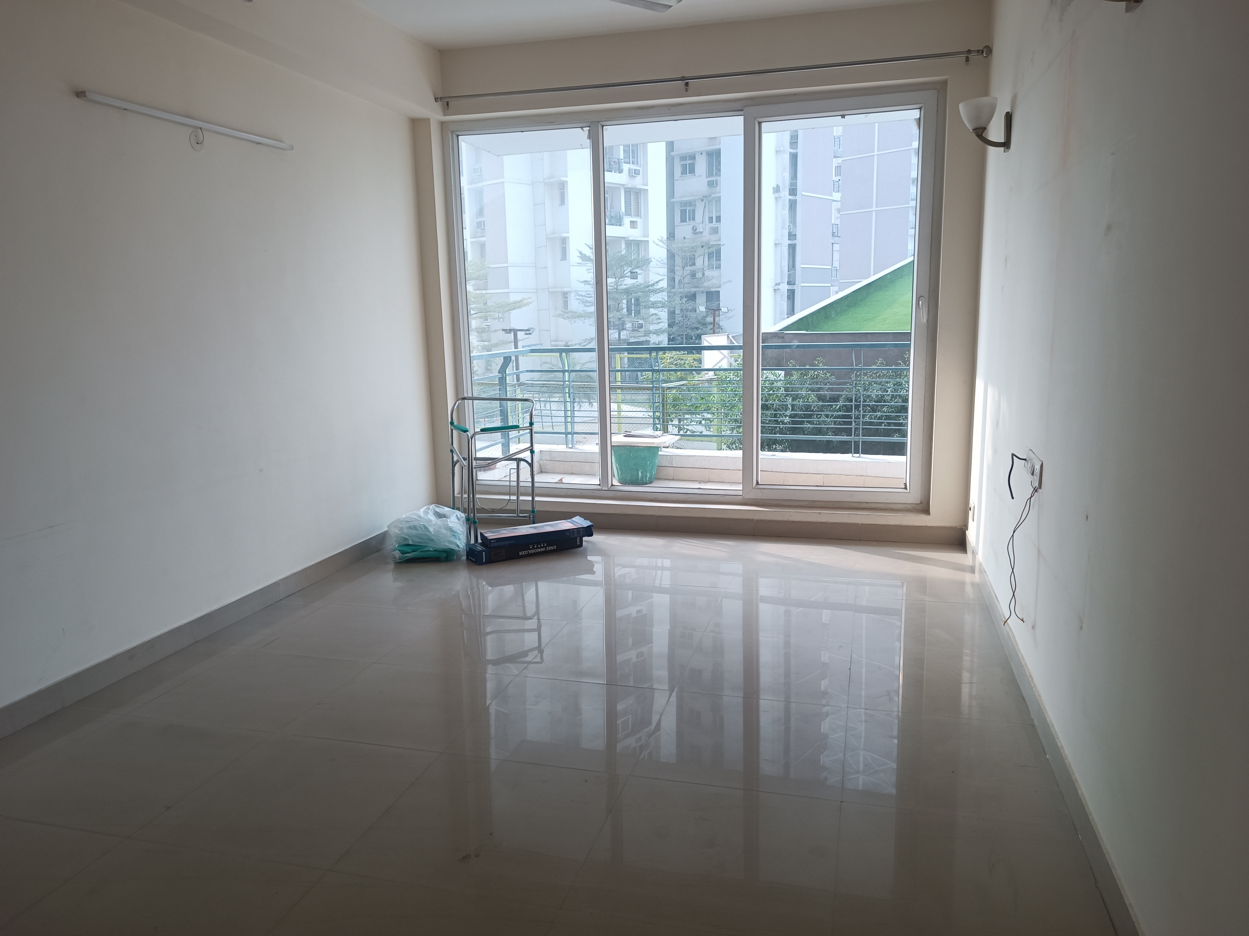 3 BHK + Servant Room Apartment For Rent in Lotus Panache