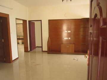Room in 2 BHK Independent House at Sector 14 – for Rent