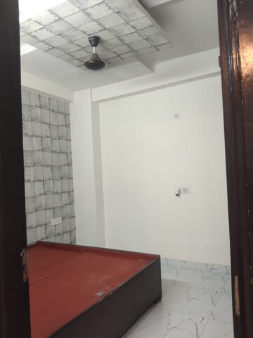 Room in 2 BHK Builder Floor at Vaishali Sector 4 – for Rent