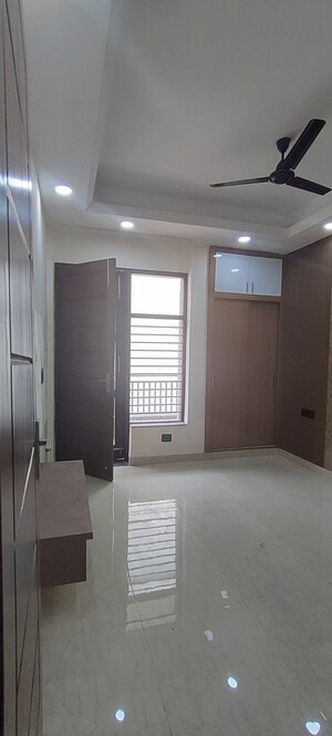 Room in 3 BHK Builder Floor at Puri Kohinoor, Sector 89 – for Sale