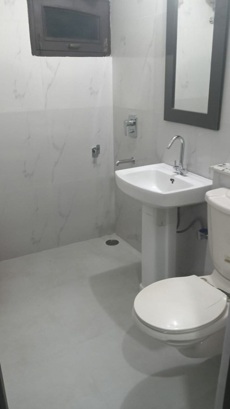 Bathroom, pir machalla 1 Bedroom 400 Sq.Ft. Apartment In Pir Machalla Zirakpur 9067263