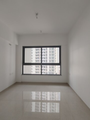 Room in 2 BHK Apartment at Kalpataru Immensa, Kolshet Road – for Rent
