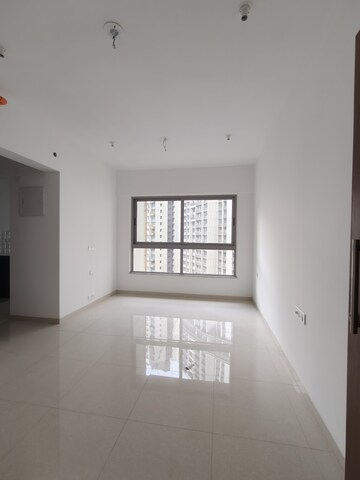 Room in 2 BHK Apartment at Kalpataru Immensa, Kolshet Road – for Rent
