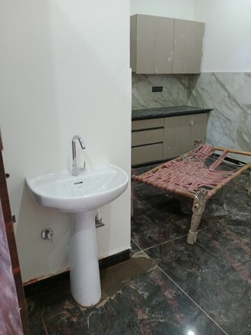 Bathroom in 1.5 BHK Builder Floor at Sector 18 – for Rent