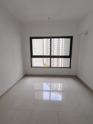 Room in 2 BHK Apartment at Kalpataru Immensa, Kolshet Road – for Rent