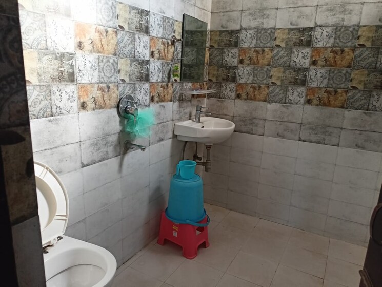 Bathroom, pir machalla 2 Bedroom 100 Sq.Yd. Apartment In Pir Machalla Zirakpur 9067272
