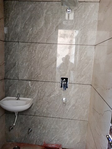Bathroom in 1.5 BHK Builder Floor at Sector 18 – for Rent