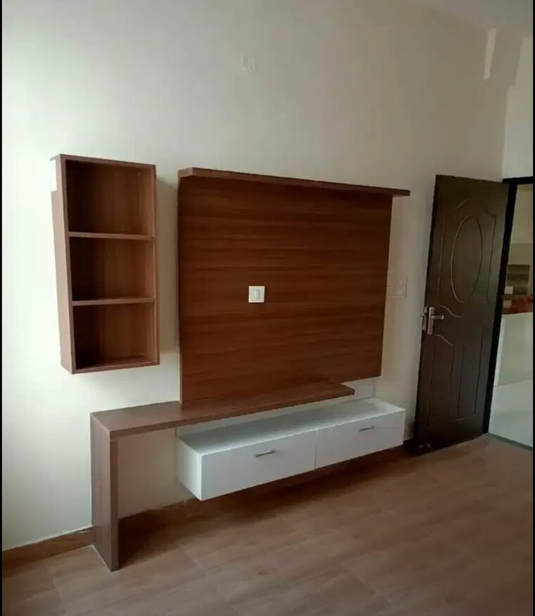Room, kishanpura 3 Bedroom 135 Sq.Yd. Apartment In Kishanpura Zirakpur 9067281