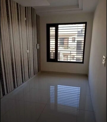 Room in 3 BHK Apartment at Kishanpura – for Sale