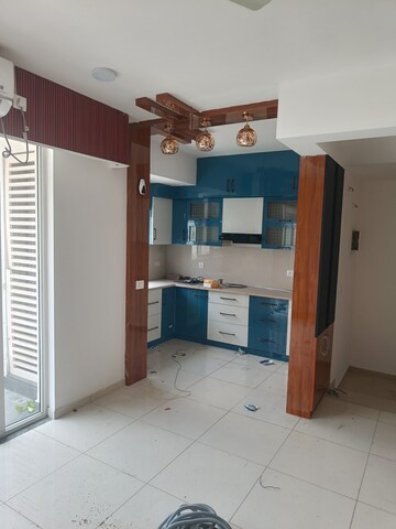 Room in 3 BHK Apartment at Jaypee Green Sea Court, Sector Swarn Nagri – for Rent