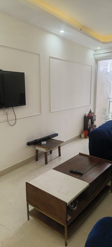 Team Area in 2 BHK Apartment at Signature Global Prime, Sector 63a – for Rent