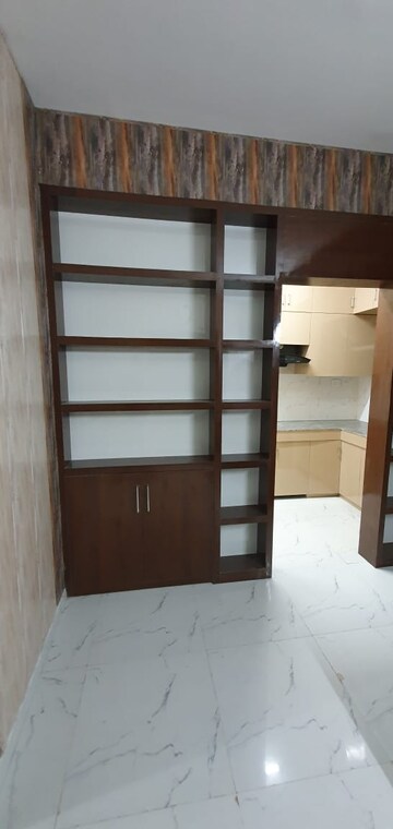 Room in 2 BHK Apartment at Pivotal Paradise, Sector 62 – for Rent