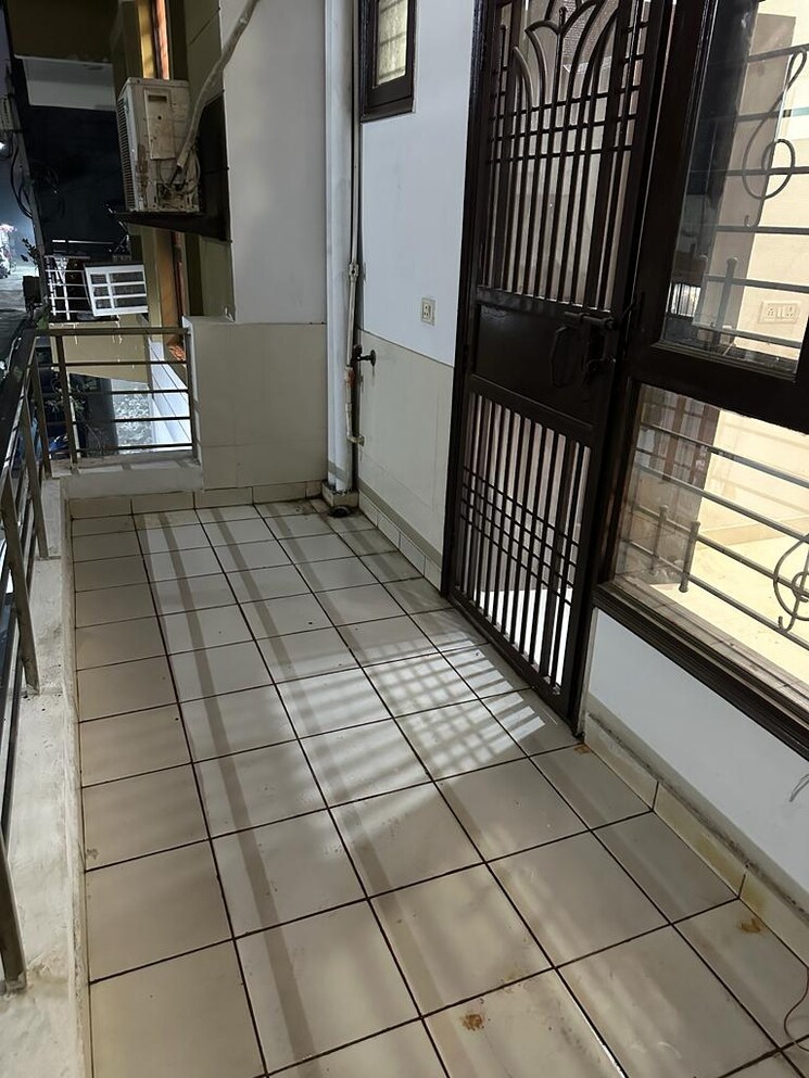 Balcony, sapphire-tower 2 Bedroom 900 Sq.Ft. Builder Floor In Sector 104 Noida 9067322