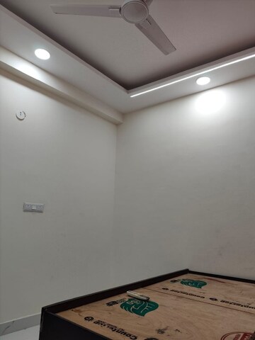 Room in 2 BHK Builder Floor at Sapphire Tower, Sector 104 – for Sale