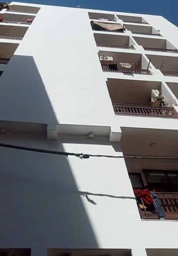 Team Area in 2 BHK Builder Floor at Sapphire Tower, Sector 104 – for Sale