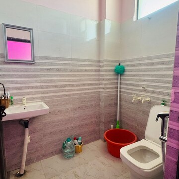 Bathroom in 1 BHK Builder Floor at Saket – for Rent