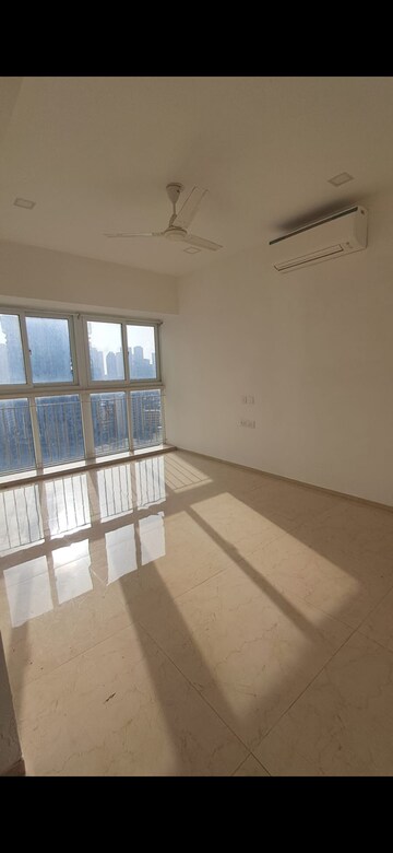 2 BHK Apartment For Rent in Ruparel Ariana, Parel