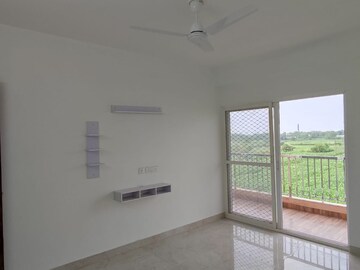 Room in 4 BHK Apartment at Uninav Utopia, Morti – for Rent