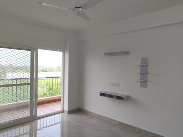 Room in 4 BHK Apartment at Uninav Utopia, Morti – for Rent