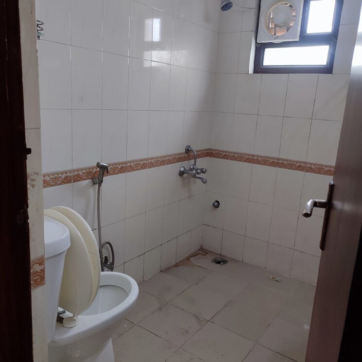 Bathroom, ardee-city-palm-grove-heights 3 Bedroom 2050 Sq.Ft. Apartment In Sector 52 Gurgaon 9067412