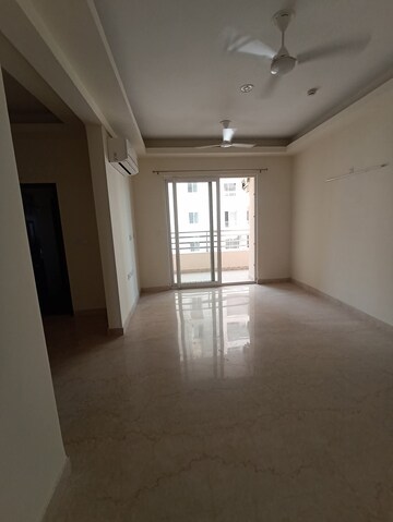 Room in 2 BHK Apartment at Wave Amore, Sector 32 – for Rent