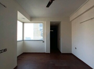 Room in 3 BHK Apartment at Dasnac The Jewel, Sector 75 – for Rent