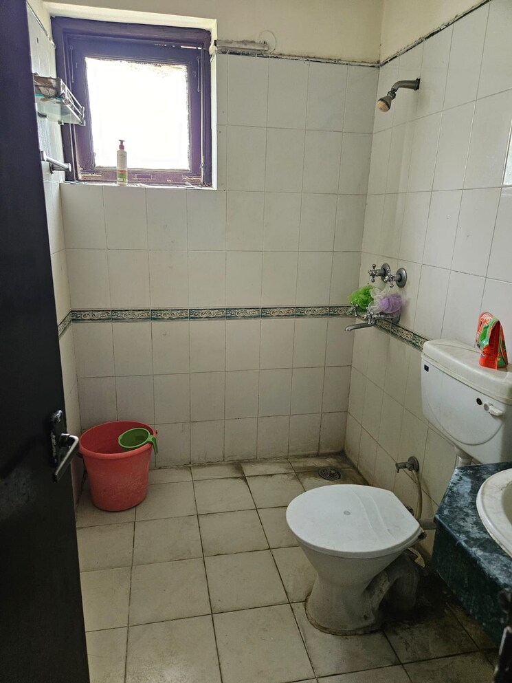 Bathroom, ardee-city 4 Bedroom 1599 Sq.Ft. Builder Floor In Sector 52 Gurgaon 9067473