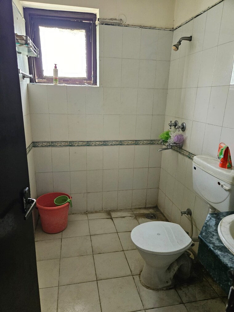 Bathroom, ardee-city 4 Bedroom 1599 Sq.Ft. Builder Floor In Sector 52 Gurgaon 9067473